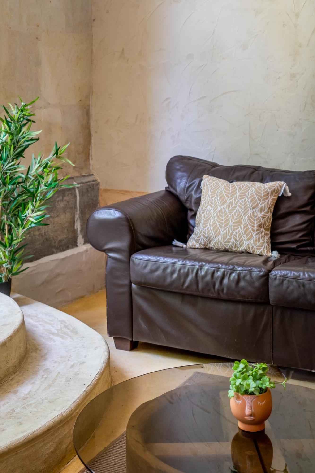 فيلا Ultimate Relaxation For Family Or Group At Renowned Couvent Des Ursulines, A Tranquil Escape In Historic Pézenas الغرفة الصورة